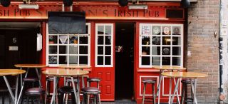 2021年连锁小酒馆风险与机遇分析：女性消费者潜力空间大 轻饮酒文化打造新第三空间